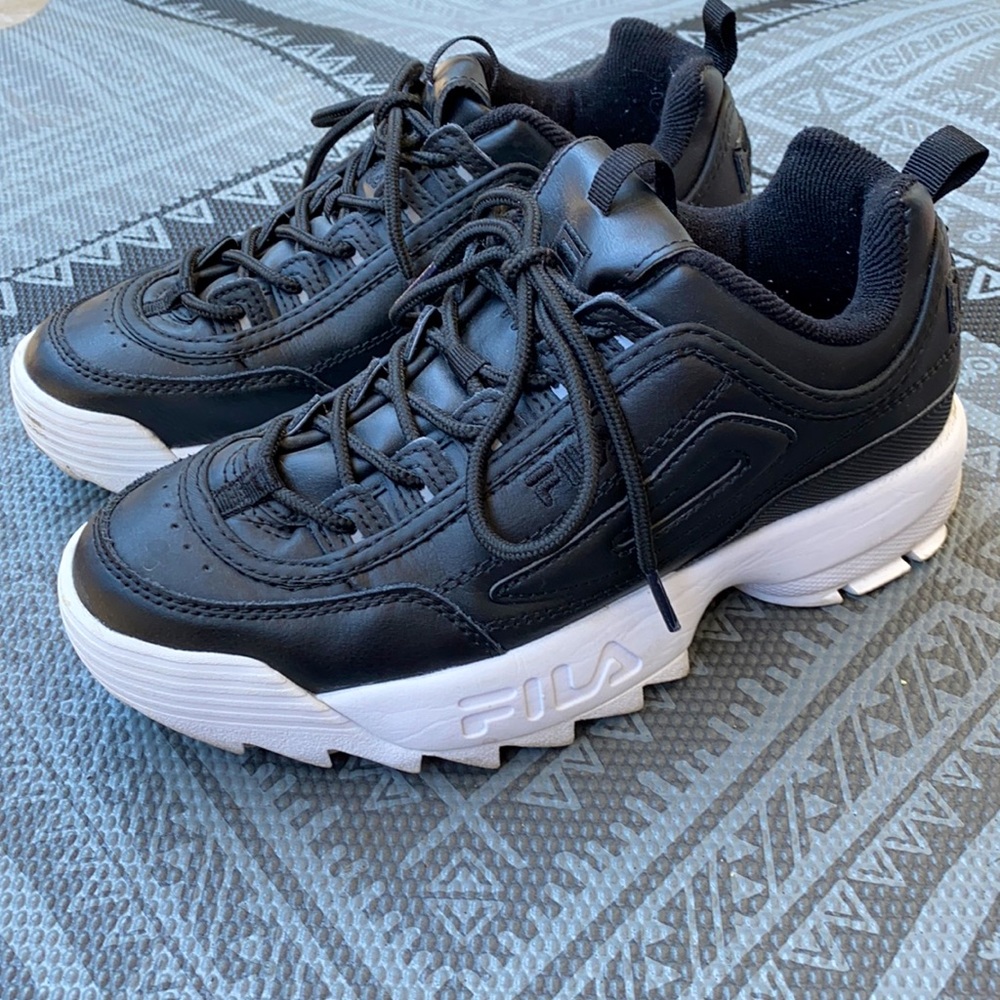 FILA DISRUPTER II PREMIUM WOMENS SIZE 8
